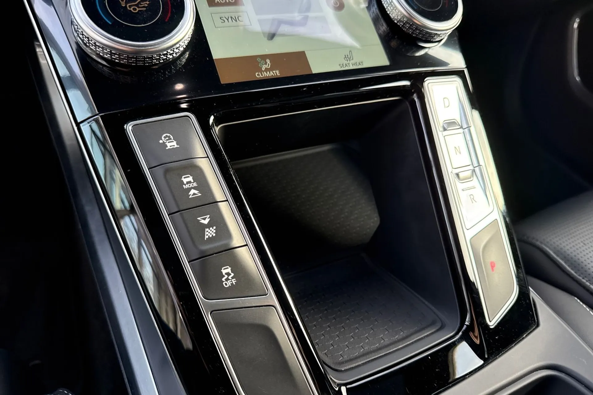 Jaguar I-PACE thumbnail image number 18