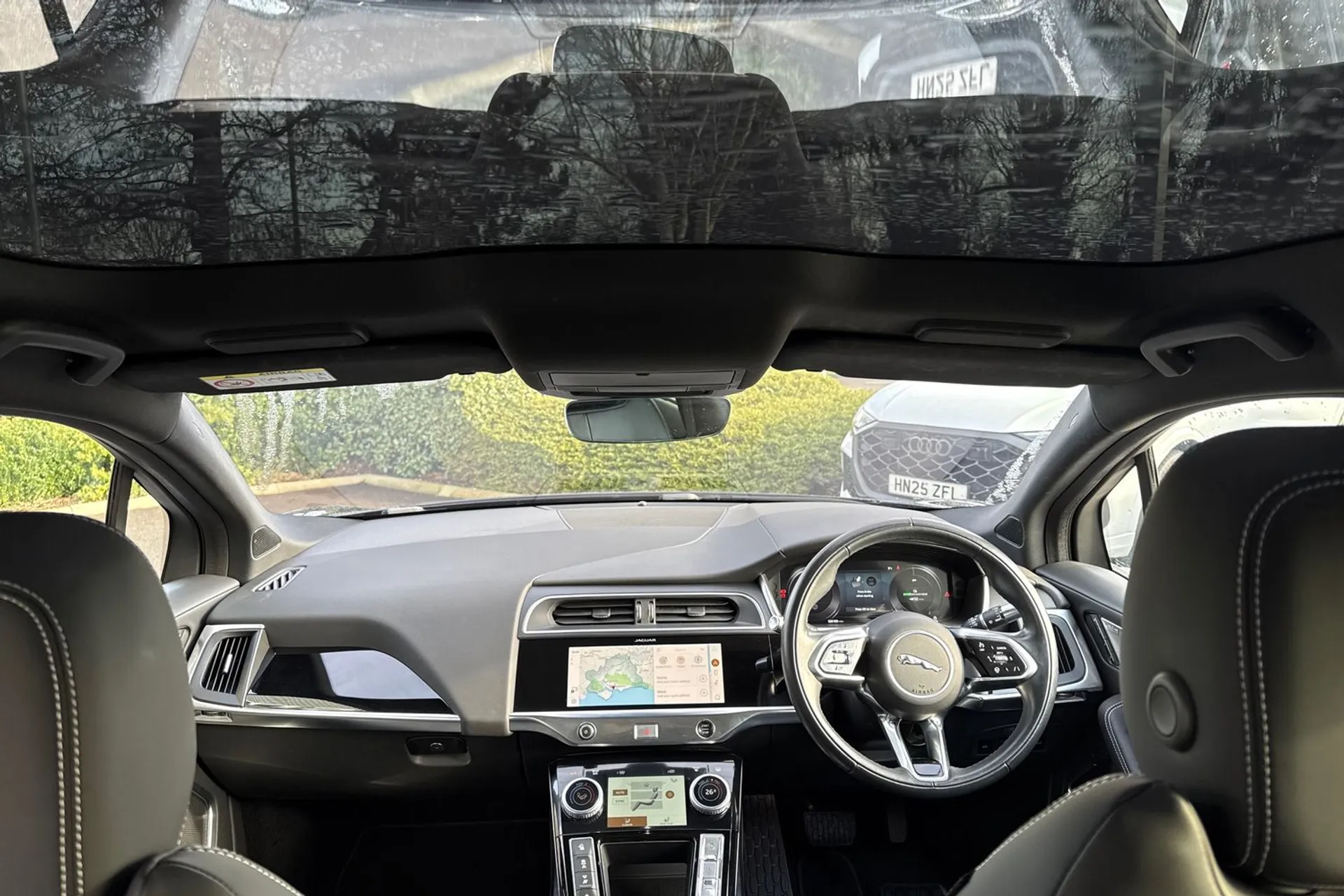 Jaguar I-PACE thumbnail image number 4