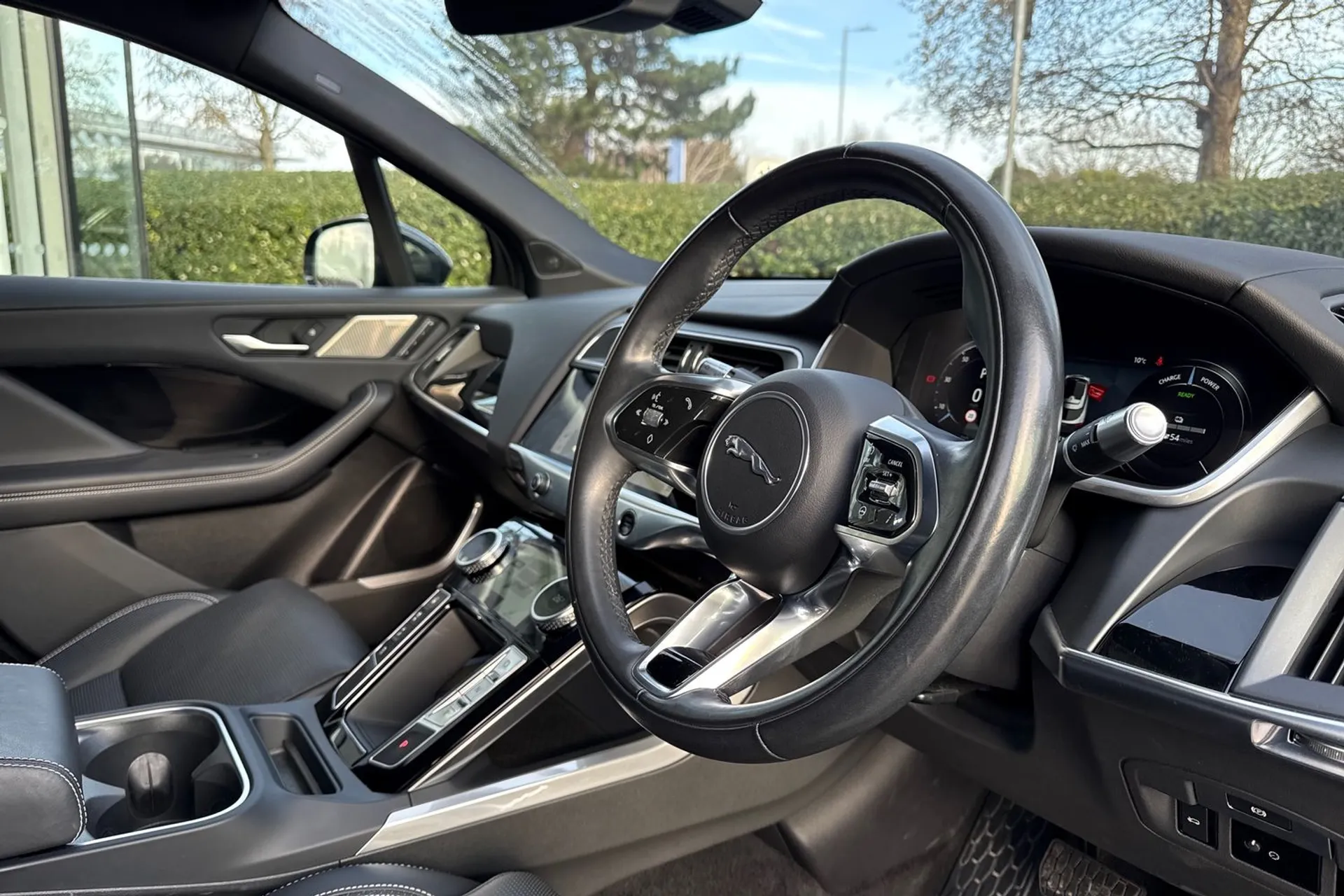 Jaguar I-PACE thumbnail image number 12