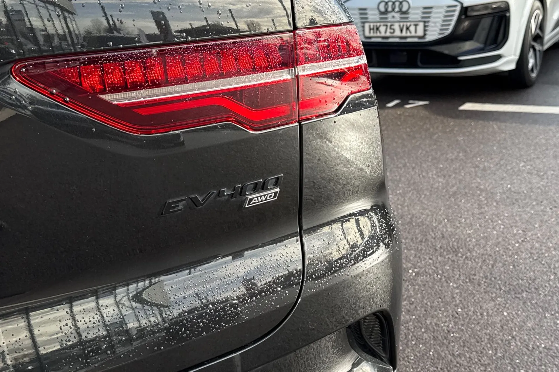 Jaguar I-PACE thumbnail image number 46