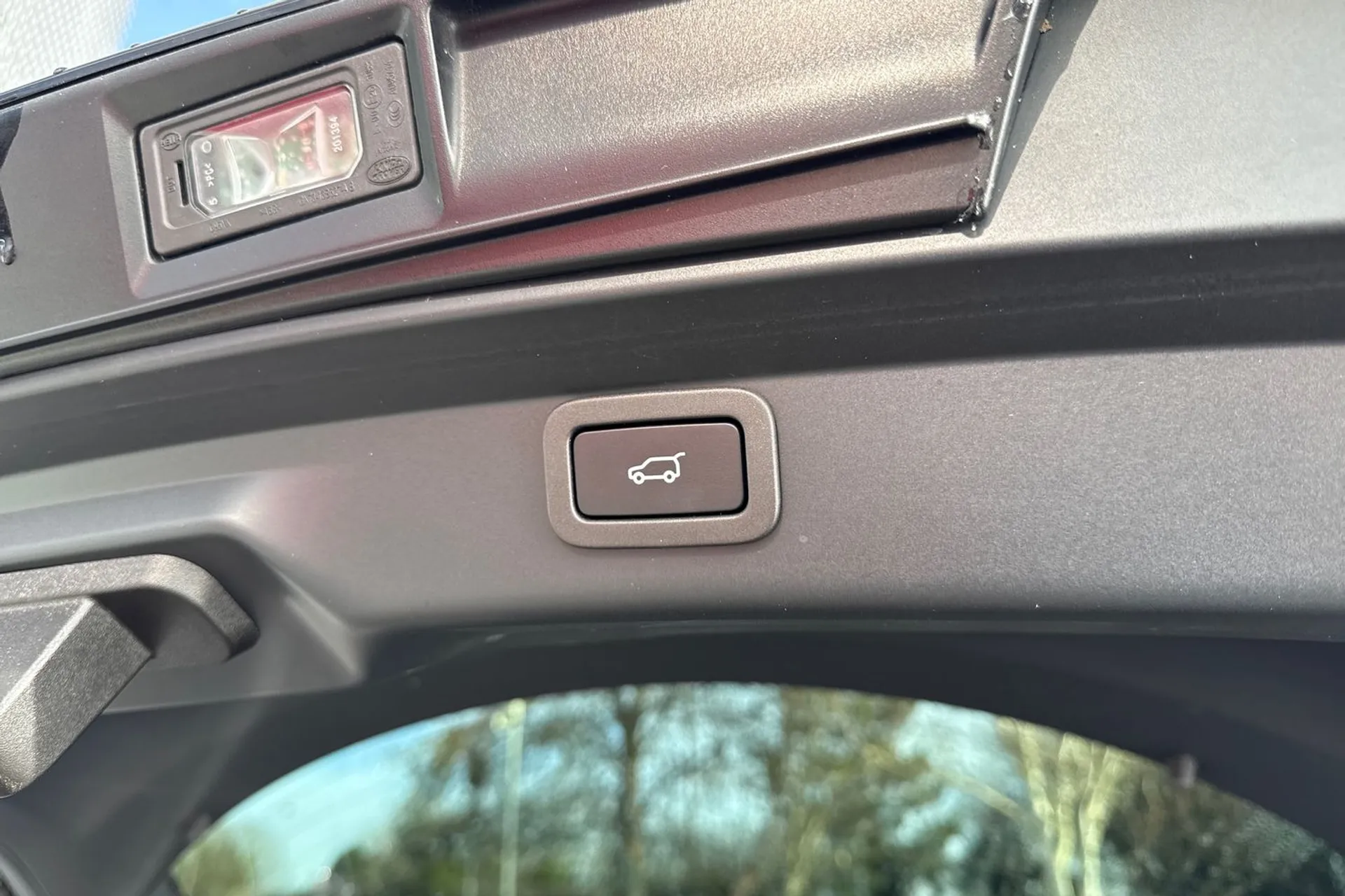 Jaguar I-PACE thumbnail image number 38