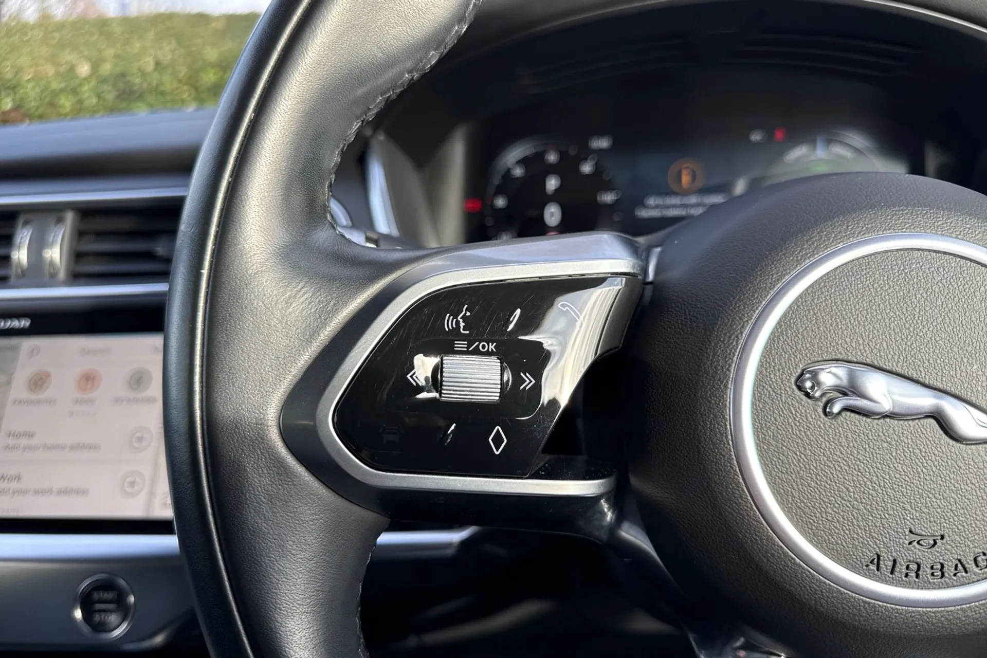 Jaguar I-PACE thumbnail image number 33