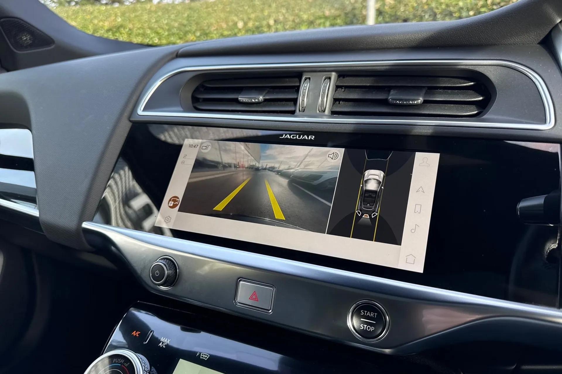 Jaguar I-PACE thumbnail image number 5