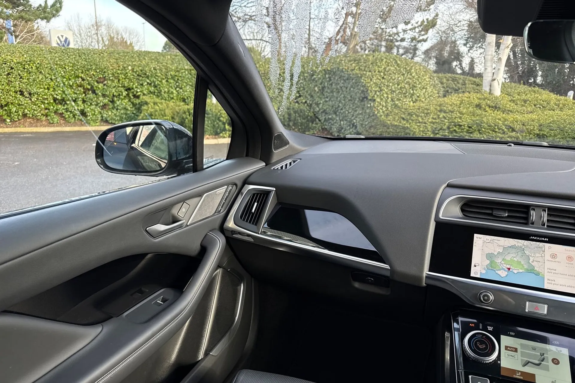 Jaguar I-PACE thumbnail image number 49