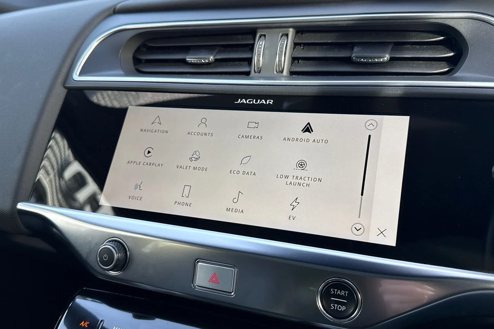 Jaguar I-PACE thumbnail image number 29