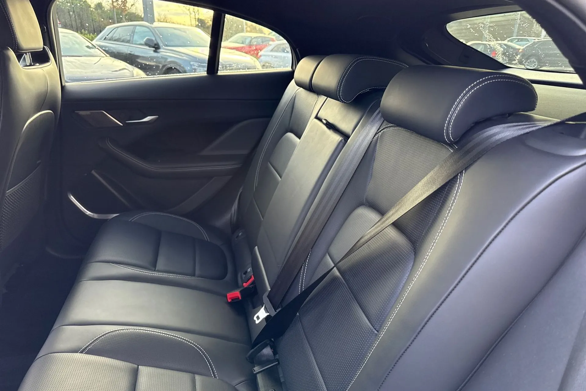 Jaguar I-PACE thumbnail image number 47