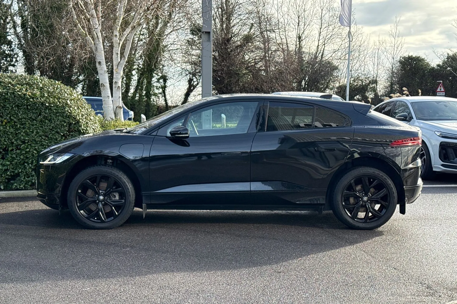 Jaguar I-PACE thumbnail image number 21