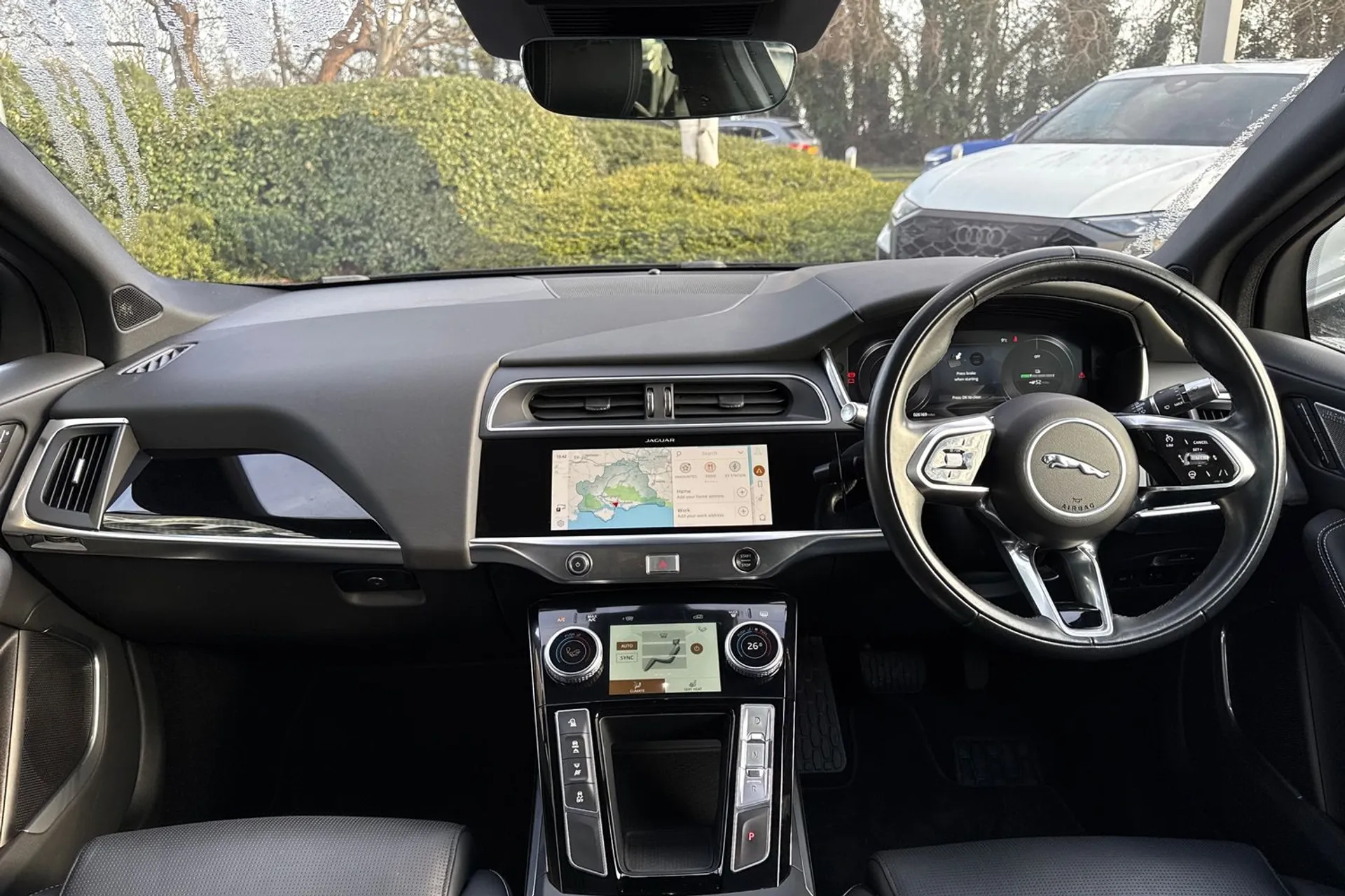 Jaguar I-PACE thumbnail image number 3