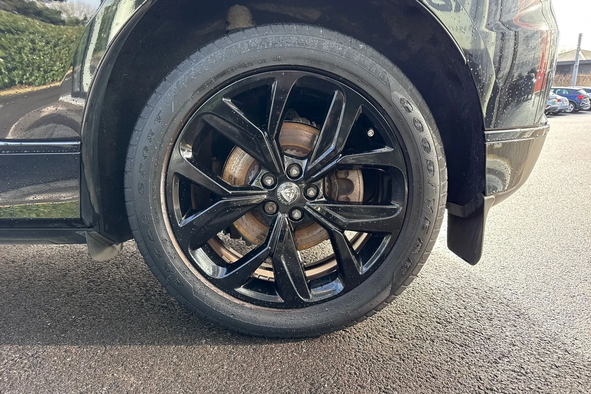 Jaguar I-PACE thumbnail image number 24