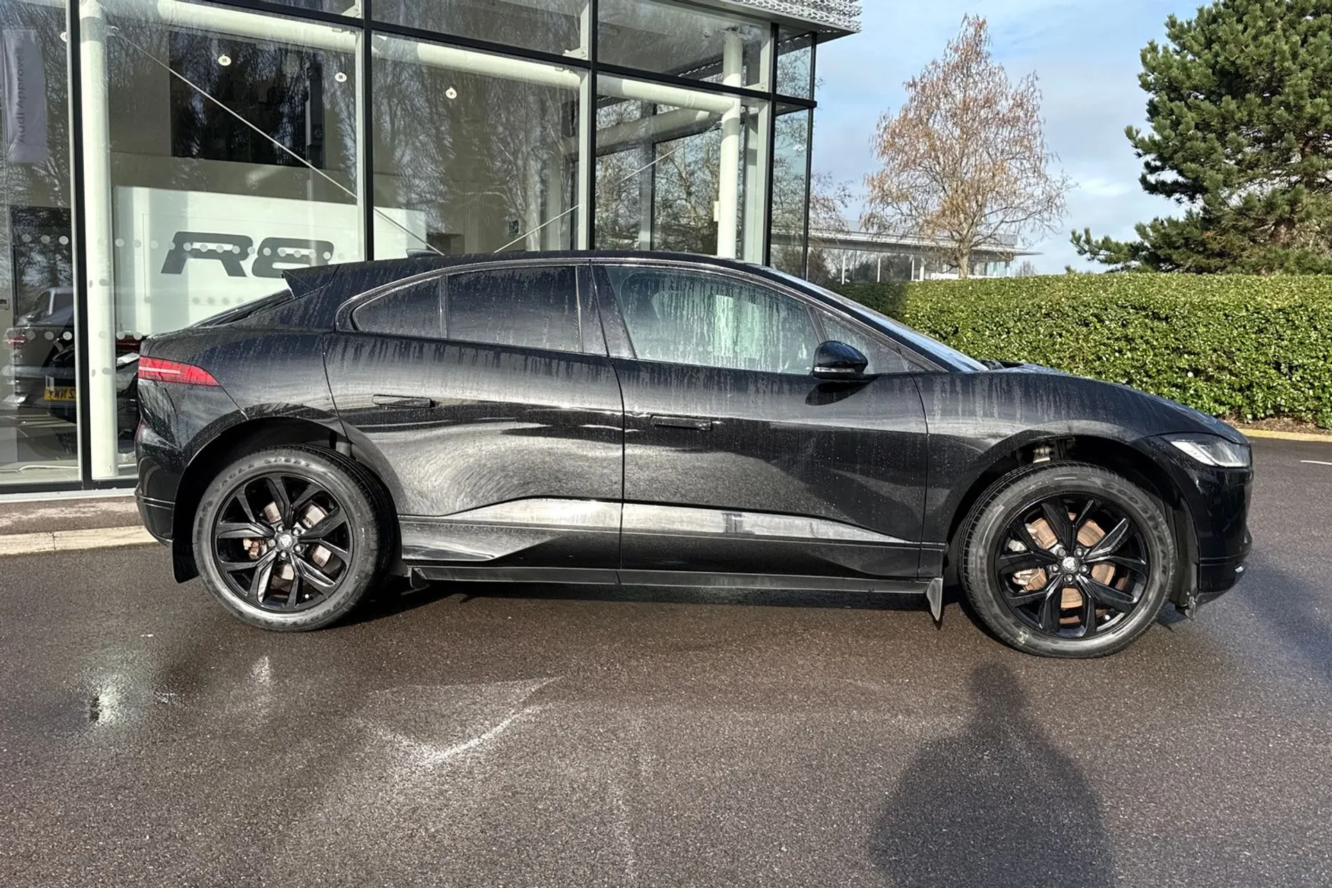 Jaguar I-PACE thumbnail image number 2