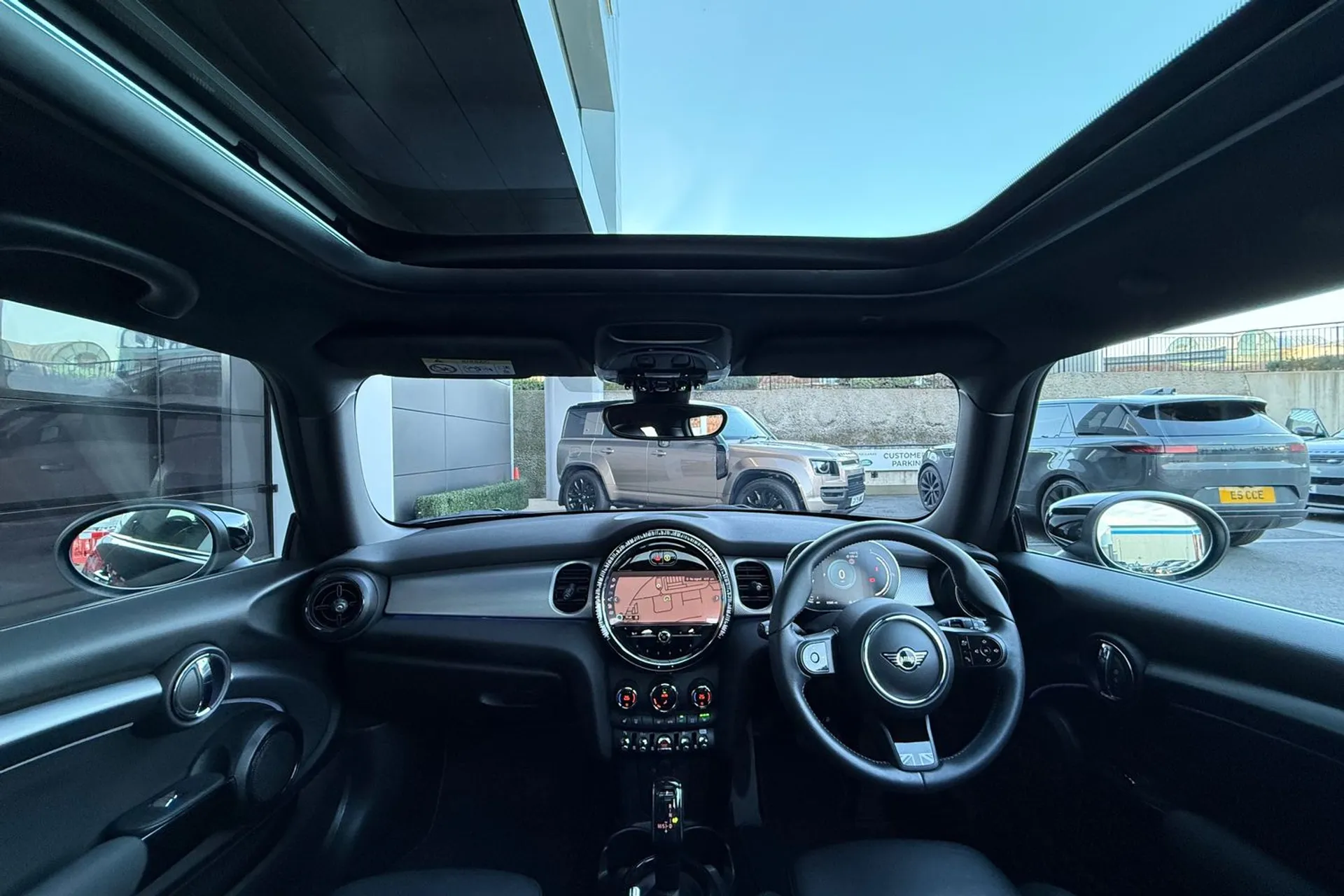 MINI HATCHBACK thumbnail image number 3