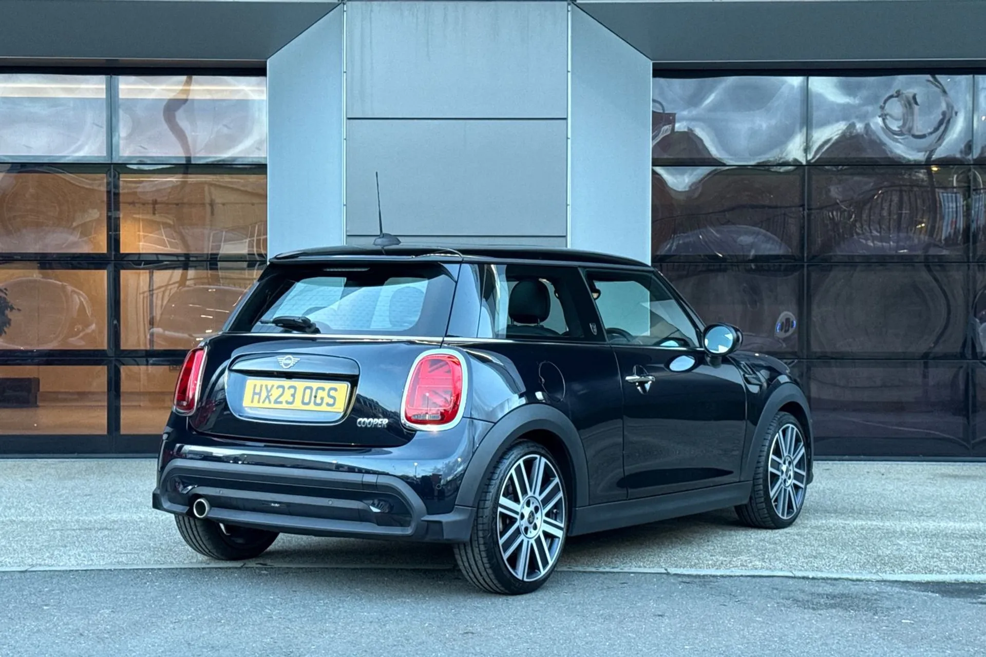 MINI HATCHBACK thumbnail image number 12