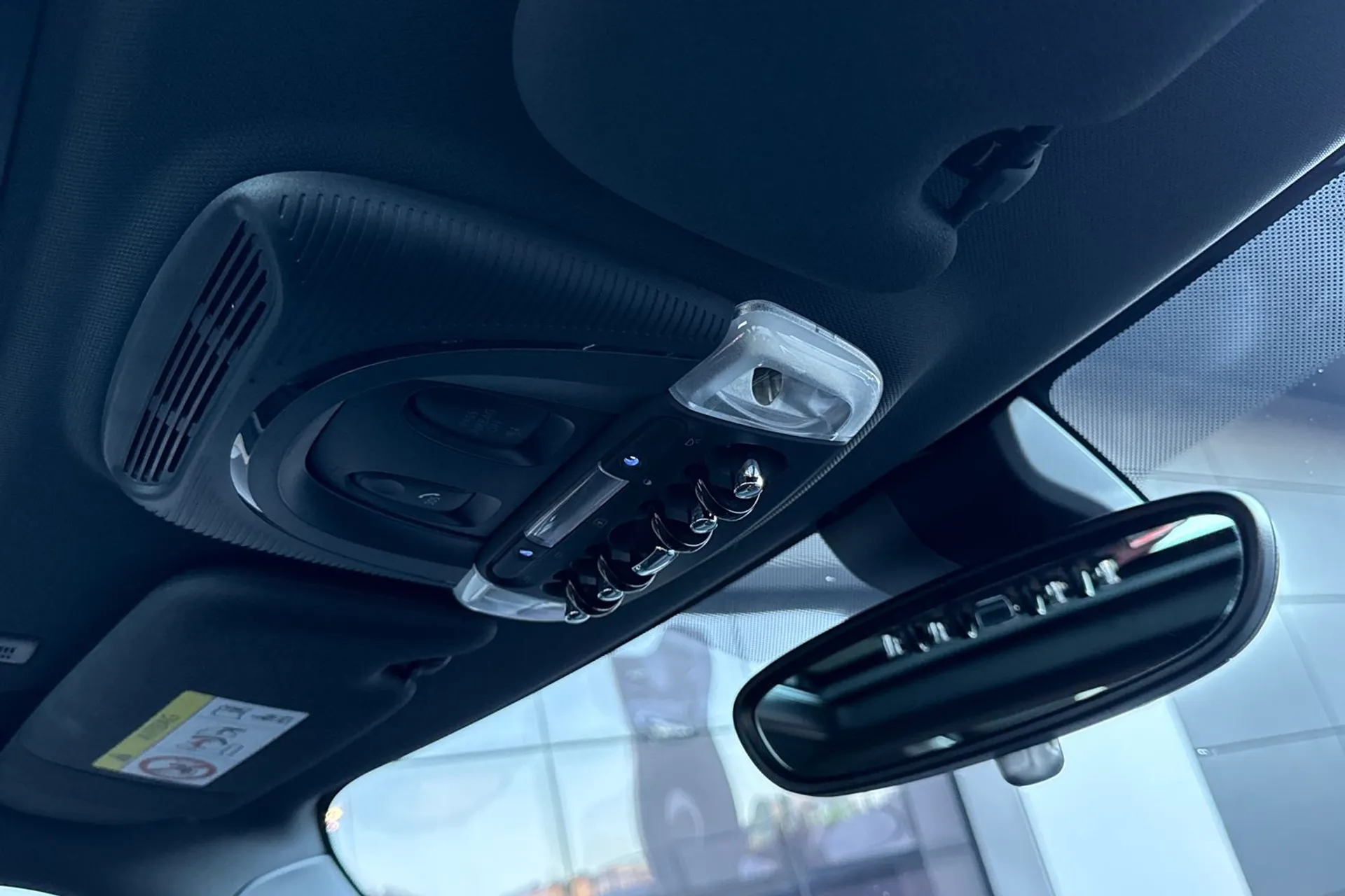 MINI HATCHBACK thumbnail image number 50