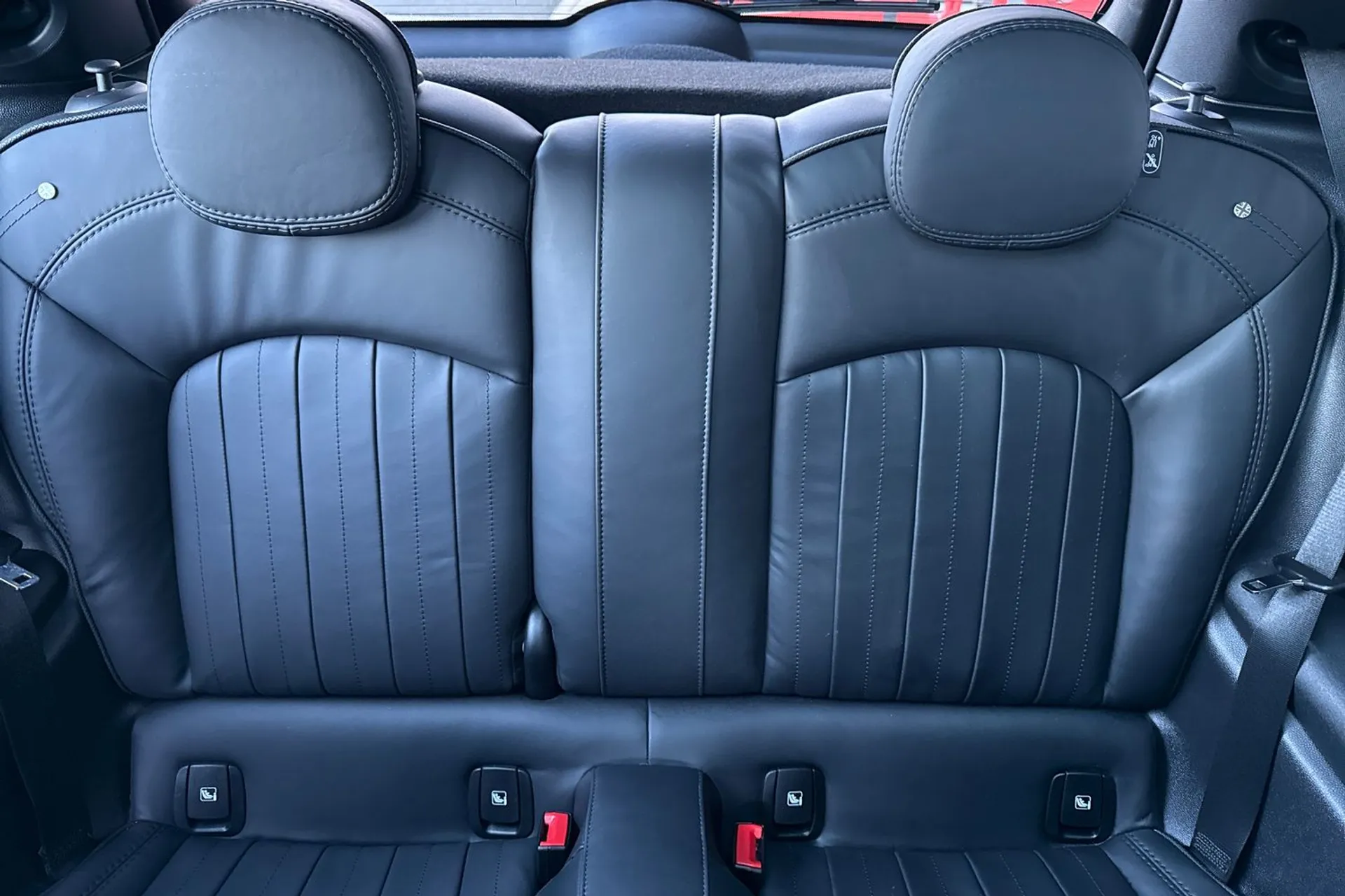 MINI HATCHBACK thumbnail image number 31