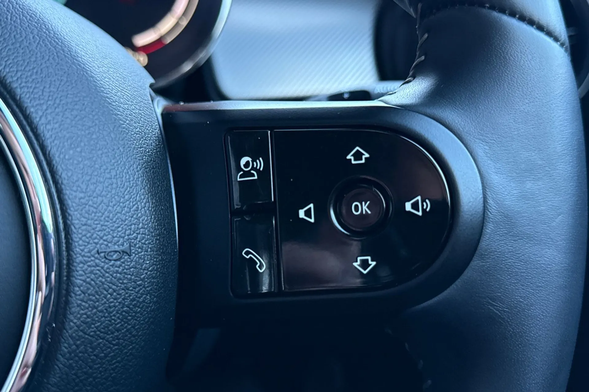 MINI HATCHBACK thumbnail image number 25