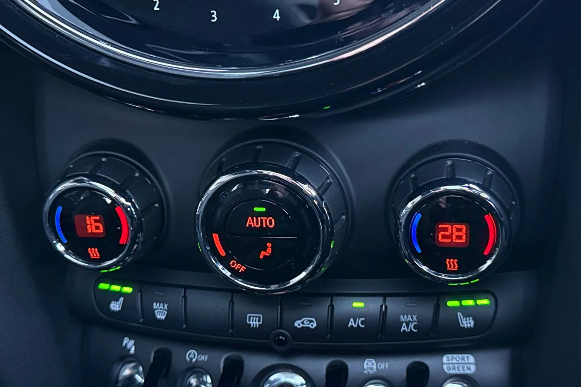 MINI HATCHBACK thumbnail image number 49