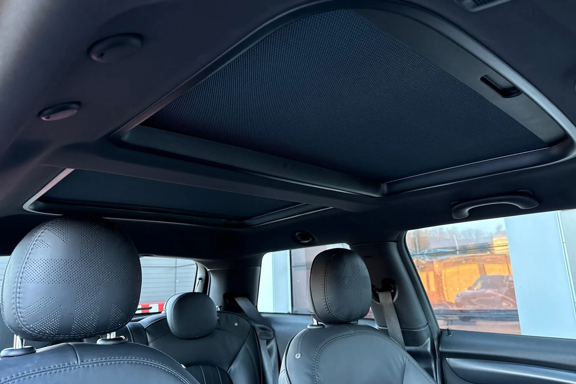 MINI HATCHBACK thumbnail image number 8