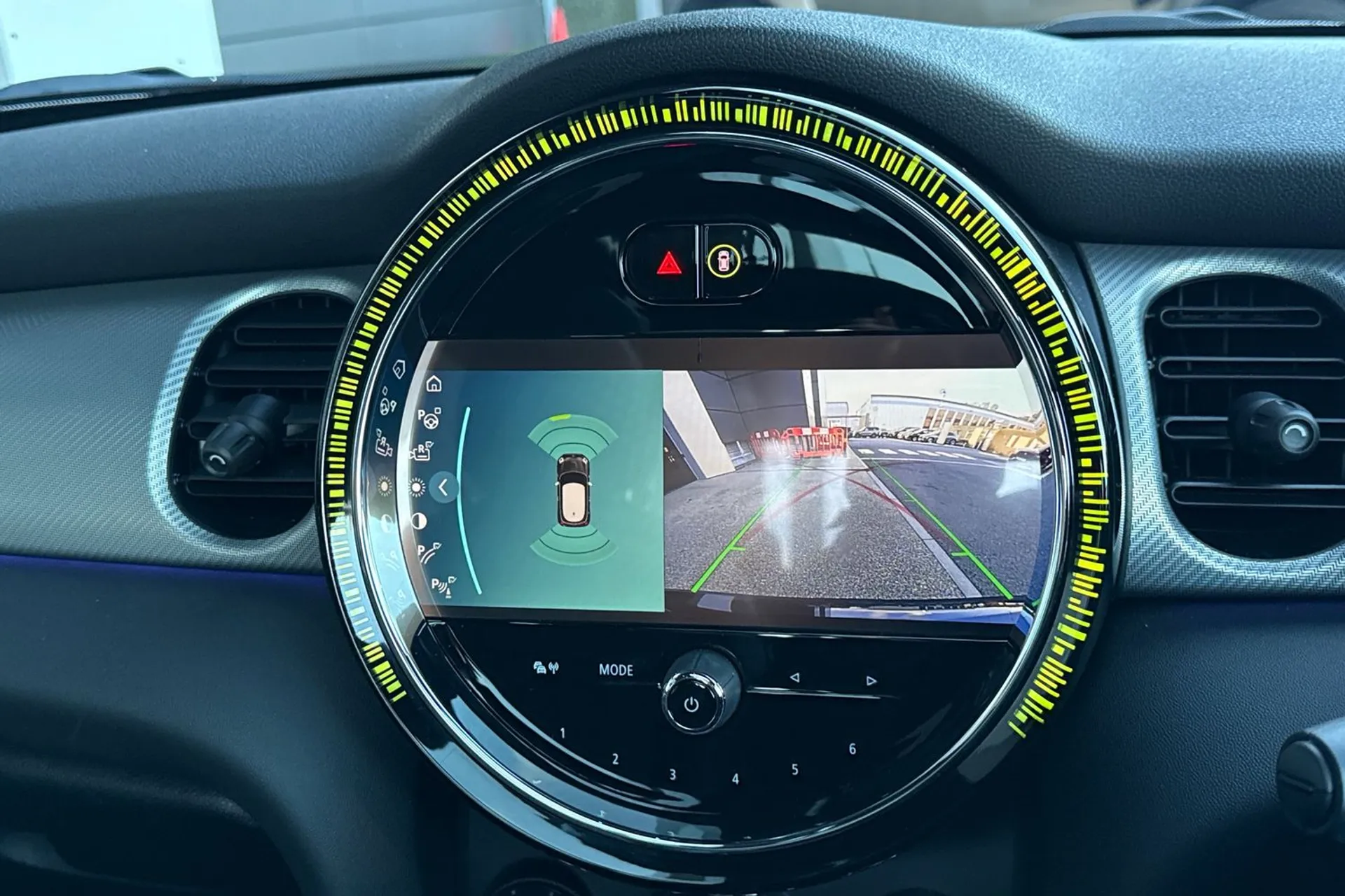 MINI HATCHBACK thumbnail image number 4