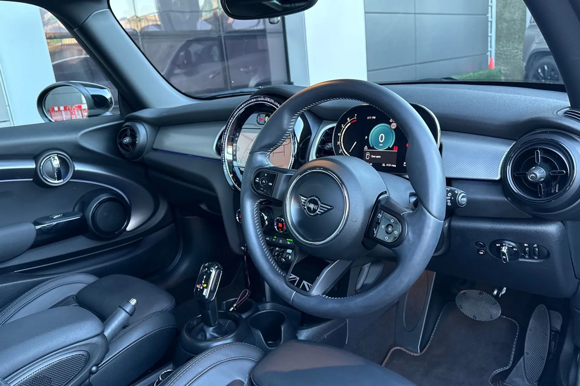 MINI HATCHBACK thumbnail image number 13