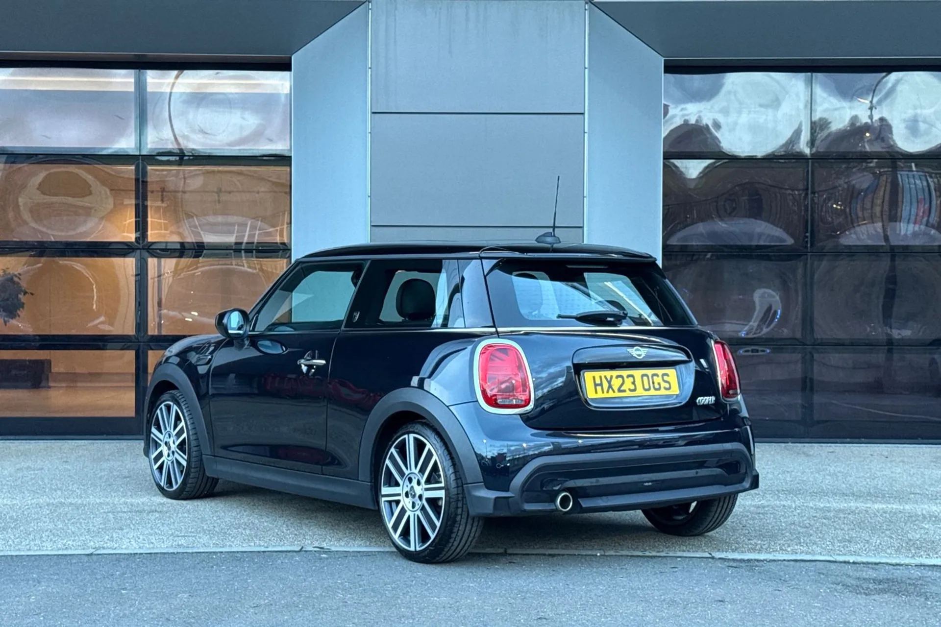 MINI HATCHBACK thumbnail image number 20