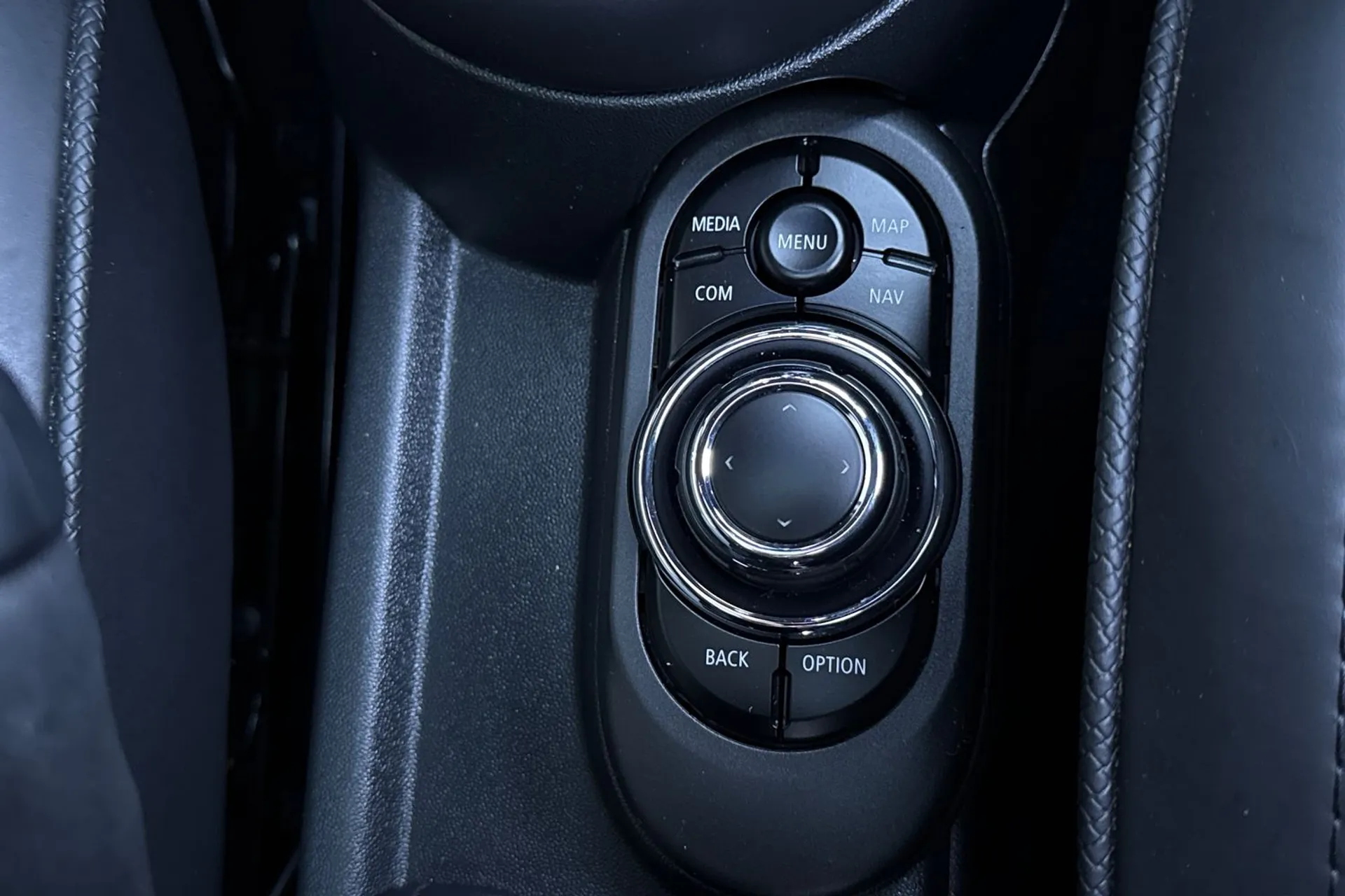 MINI HATCHBACK thumbnail image number 55