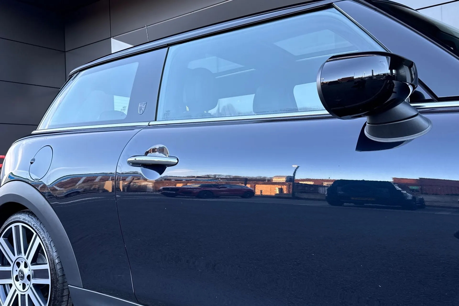 MINI HATCHBACK thumbnail image number 35