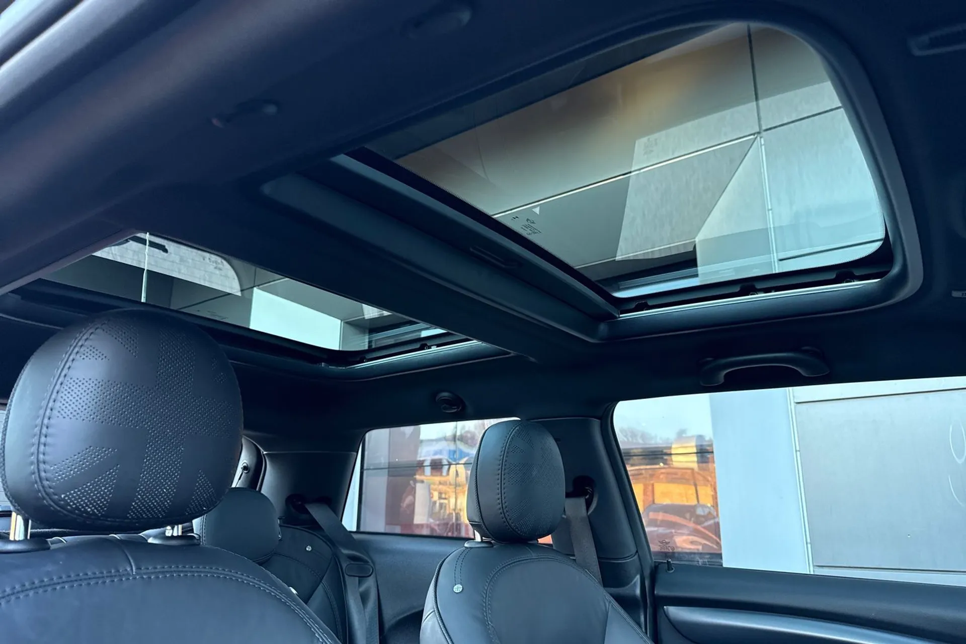 MINI HATCHBACK thumbnail image number 9