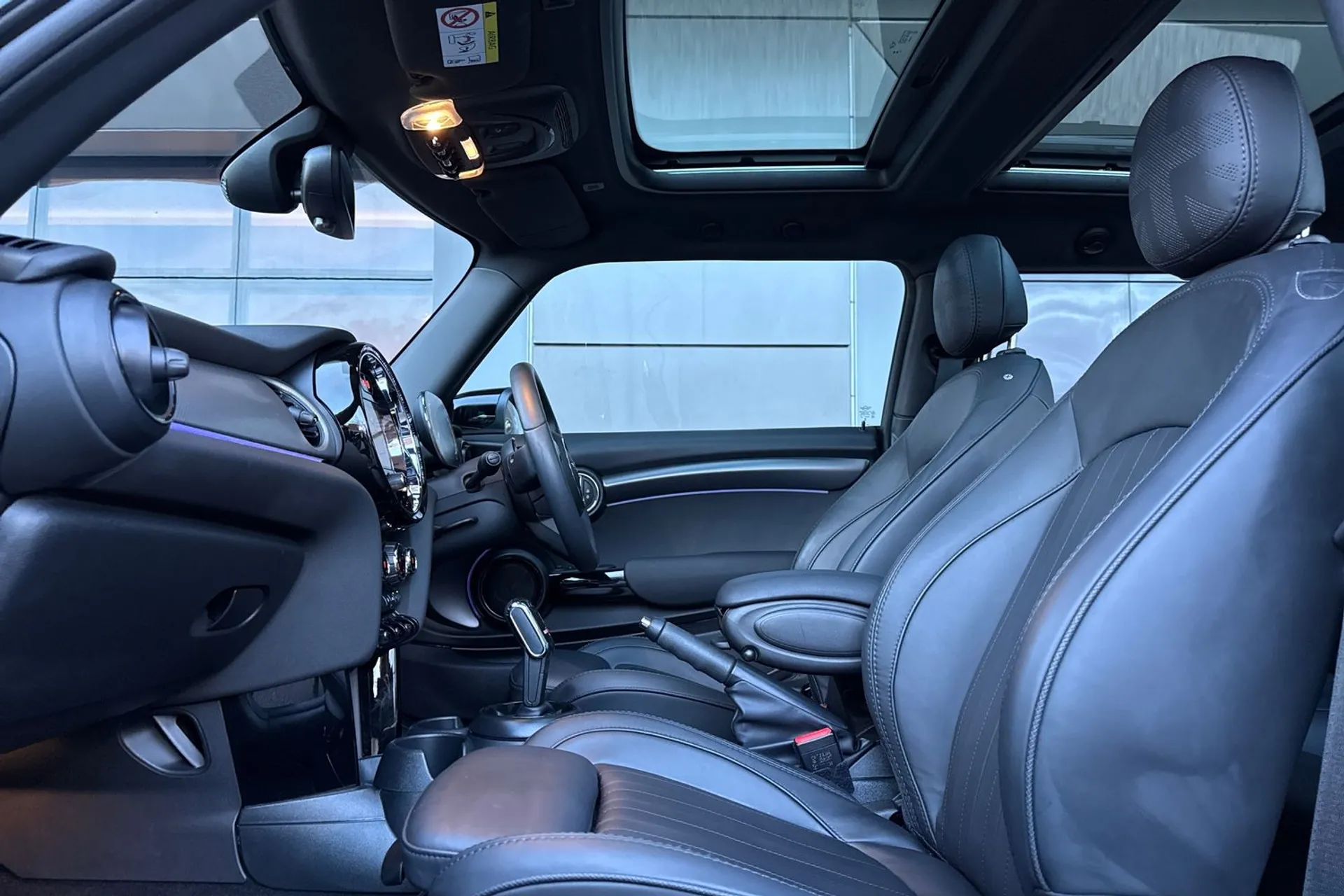 MINI HATCHBACK thumbnail image number 41