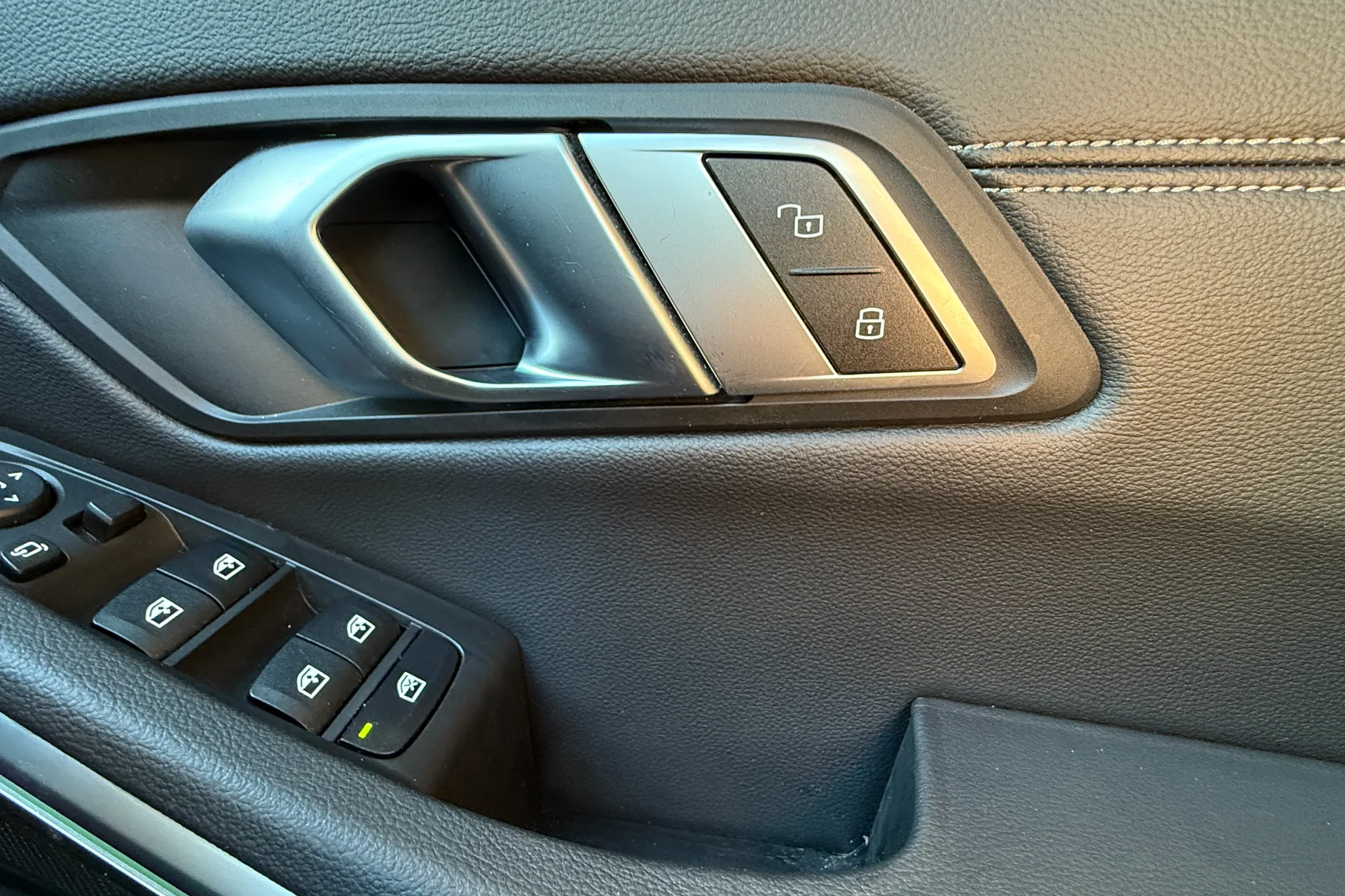 BMW 3 SERIES thumbnail image number 8