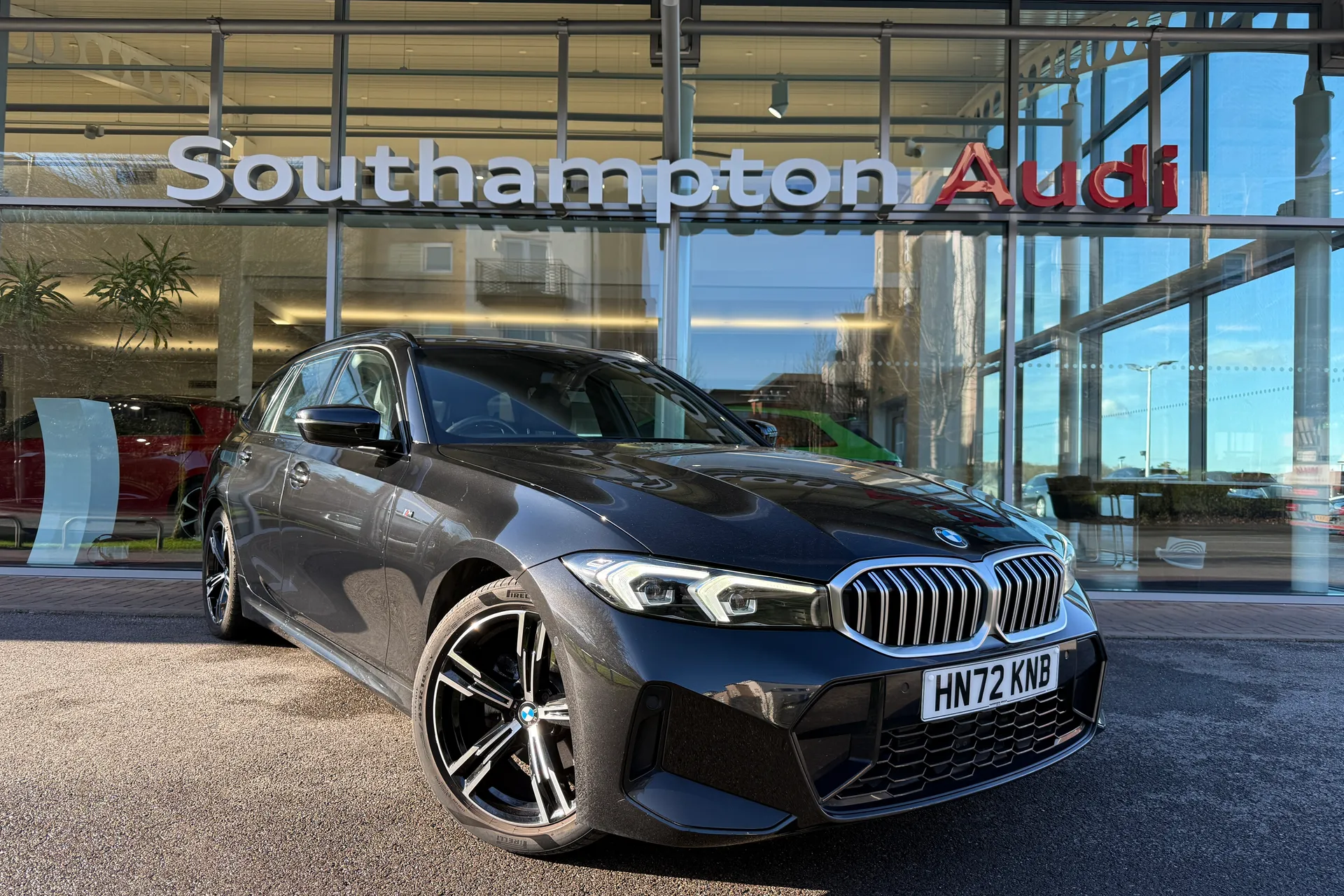 BMW 3 SERIES focused image