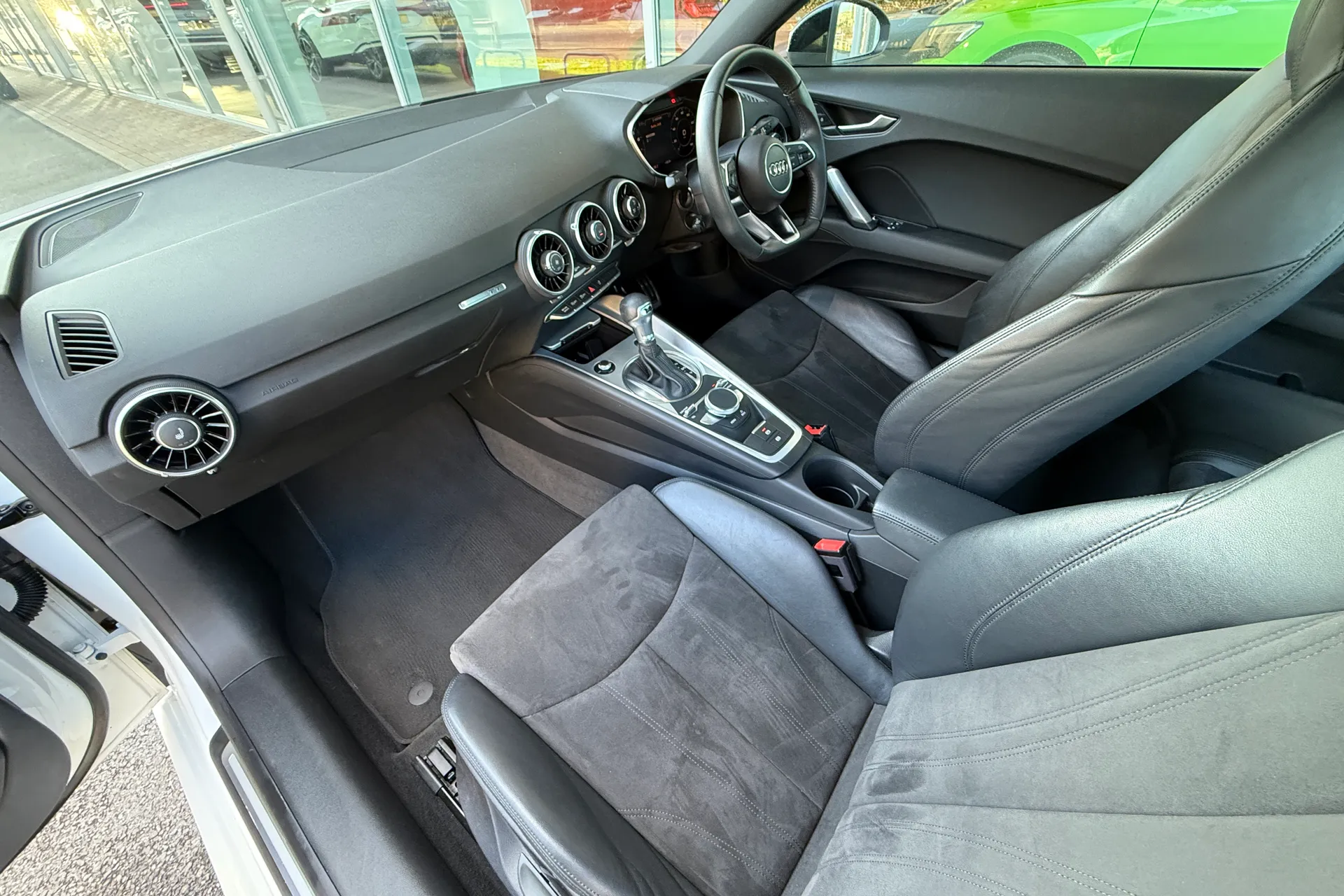 Audi TT thumbnail image number 47