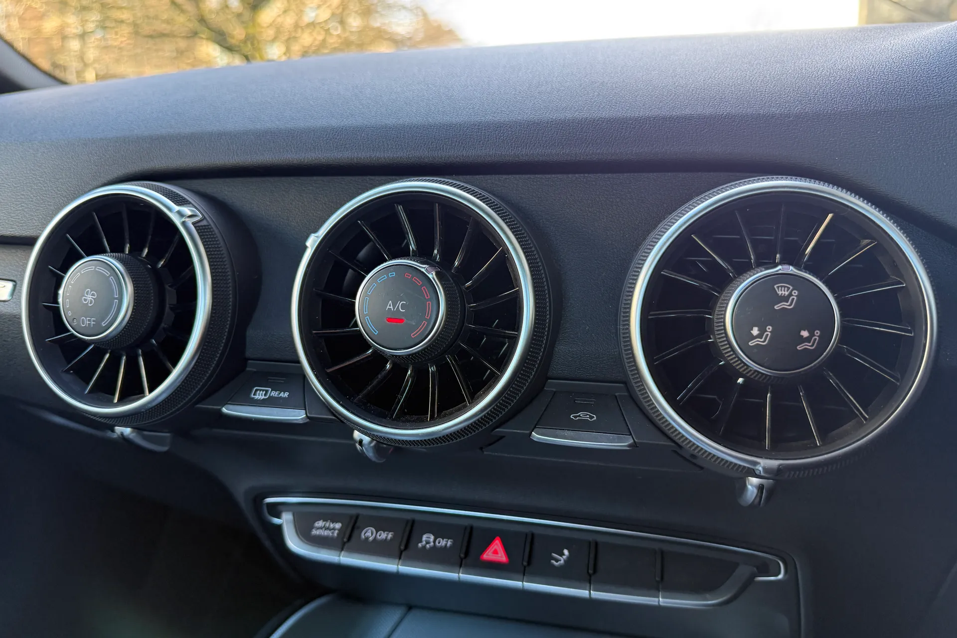 Audi TT thumbnail image number 5