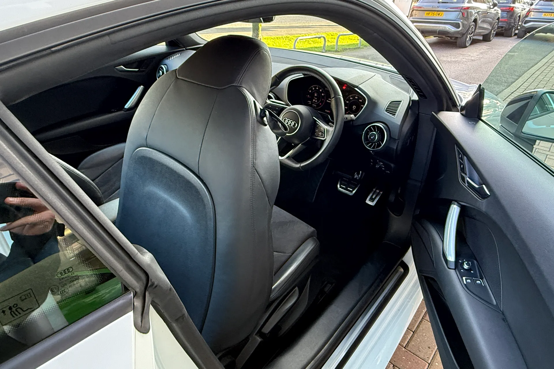 Audi TT thumbnail image number 28