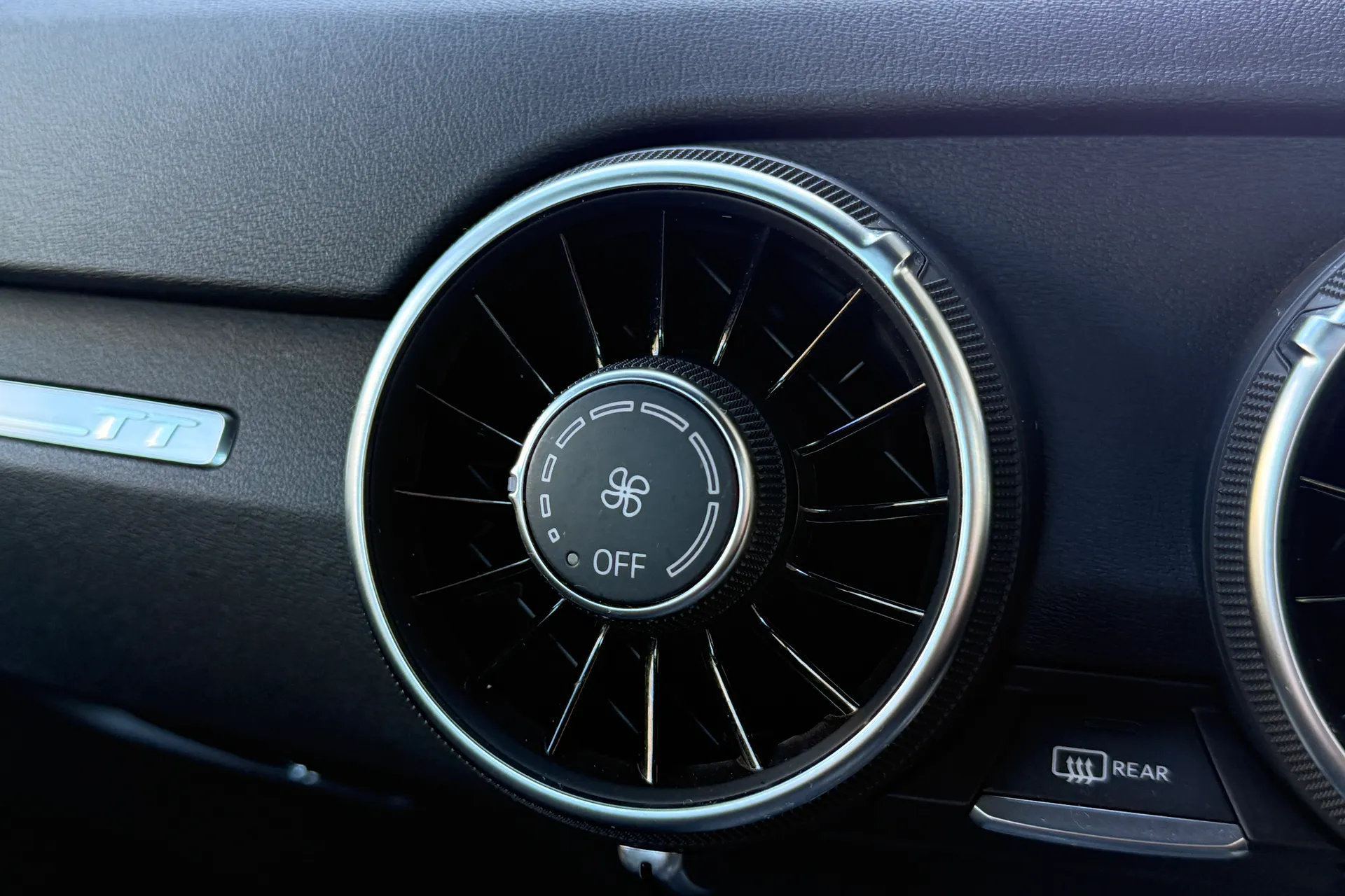 Audi TT thumbnail image number 7