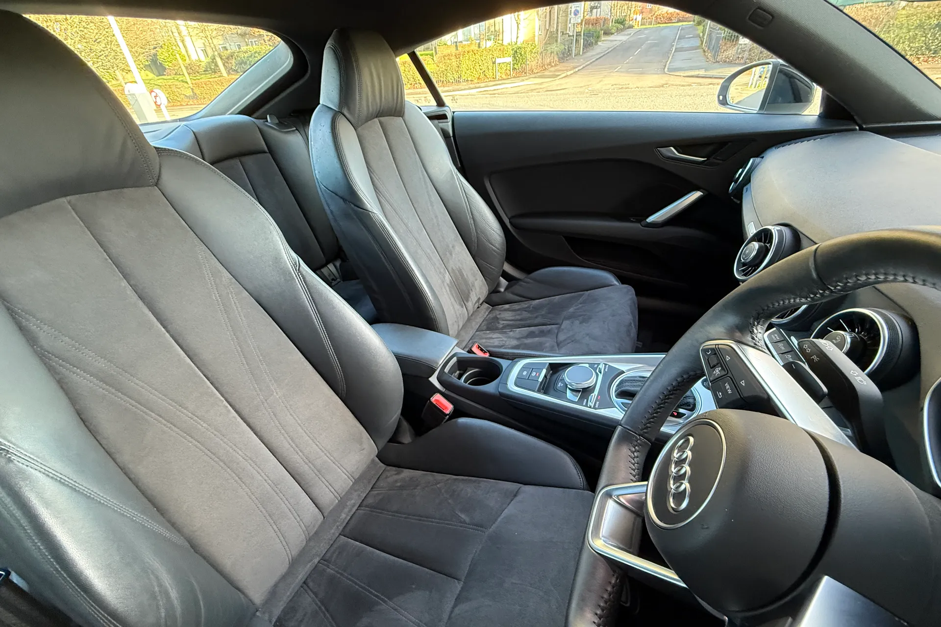 Audi TT thumbnail image number 27