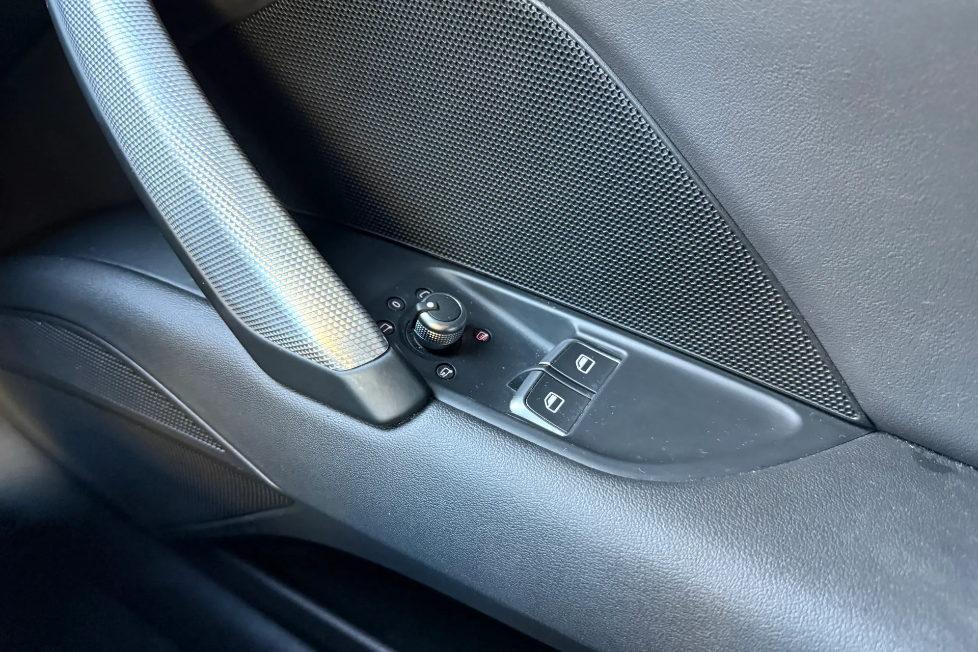 Audi TT thumbnail image number 12