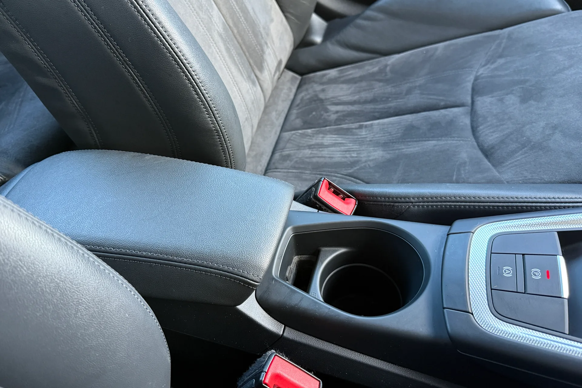 Audi TT thumbnail image number 21