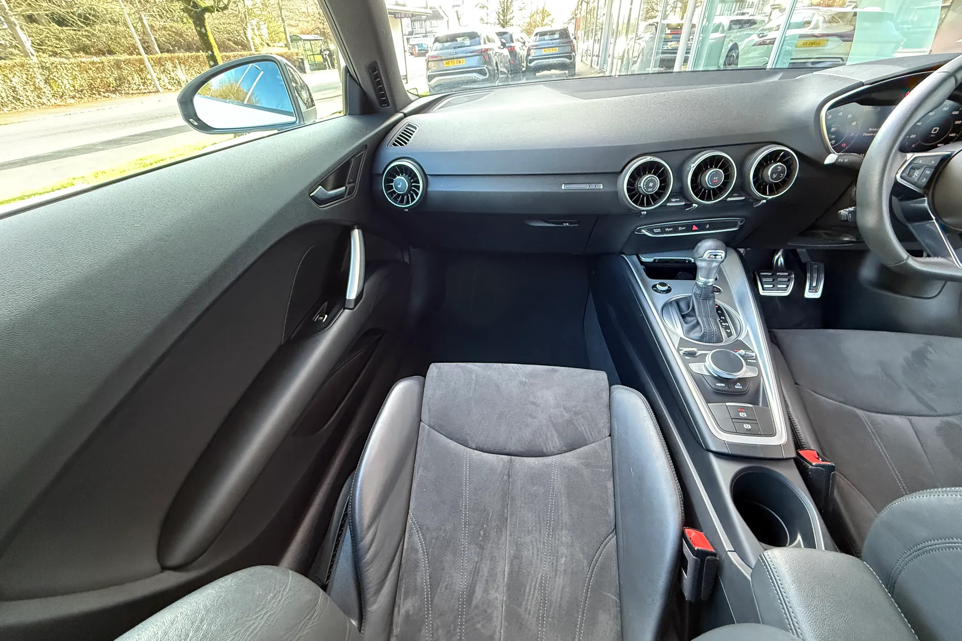 Audi TT thumbnail image number 31