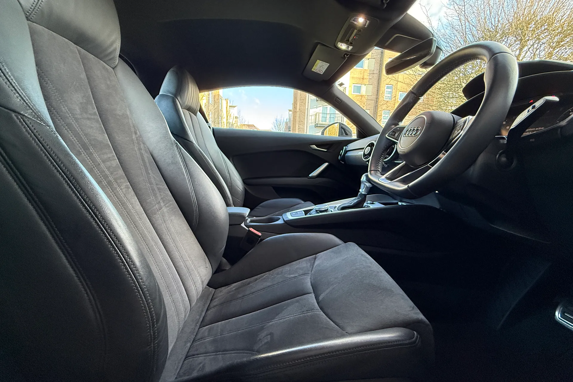 Audi TT thumbnail image number 25