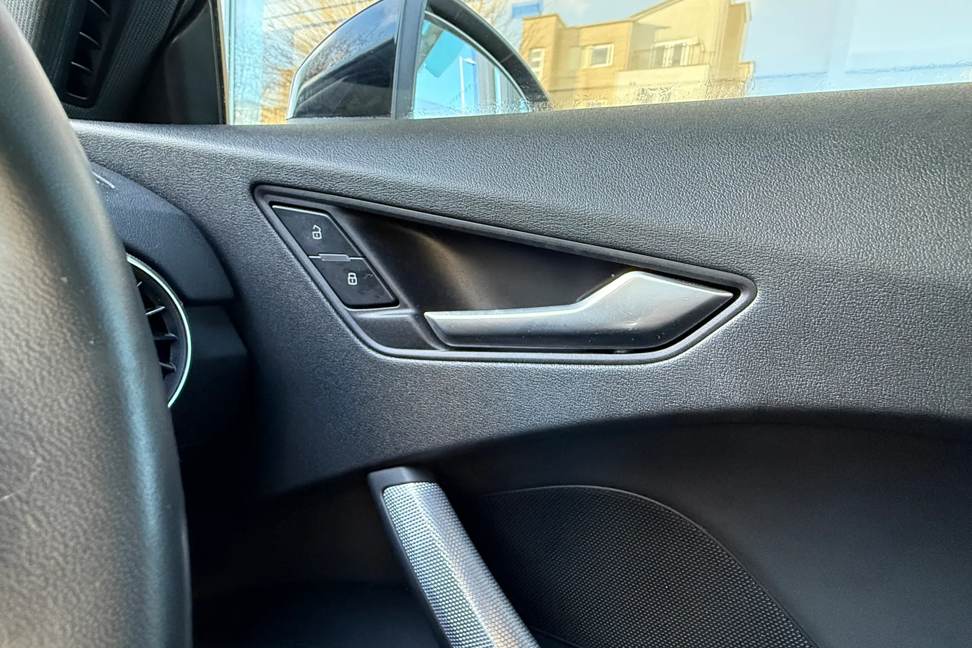 Audi TT thumbnail image number 11