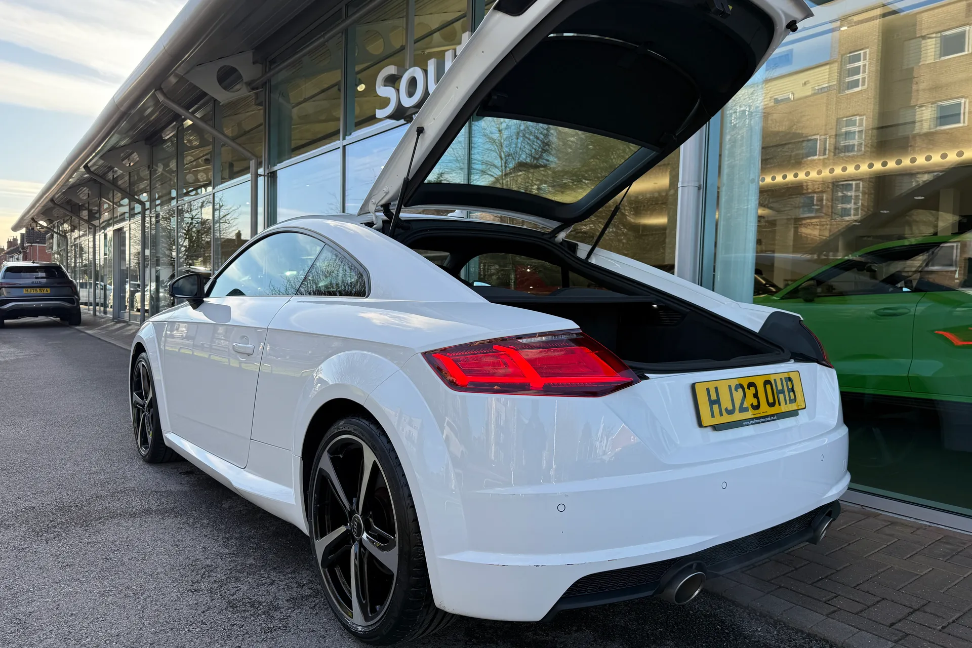 Audi TT thumbnail image number 41