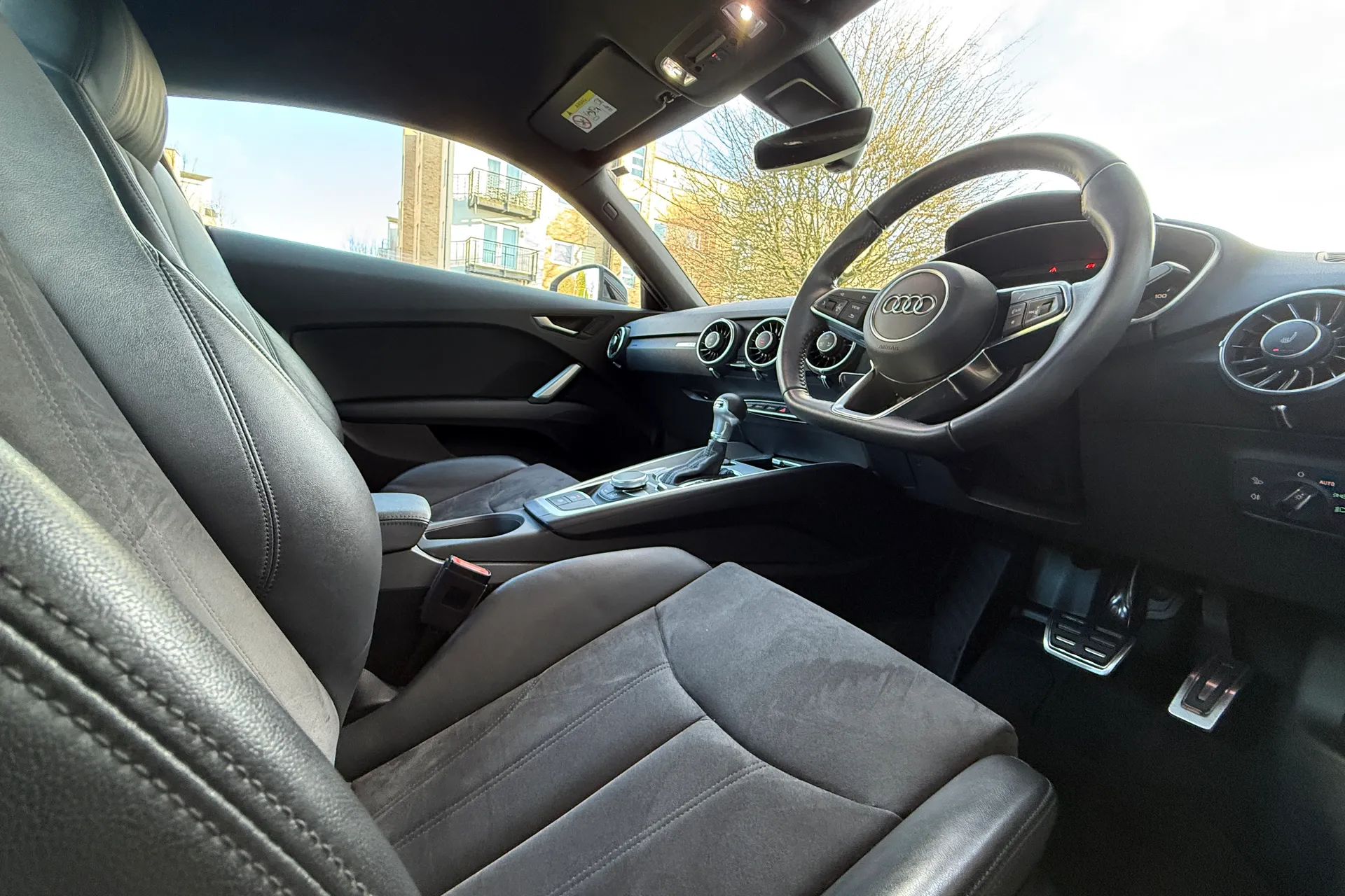 Audi TT thumbnail image number 24