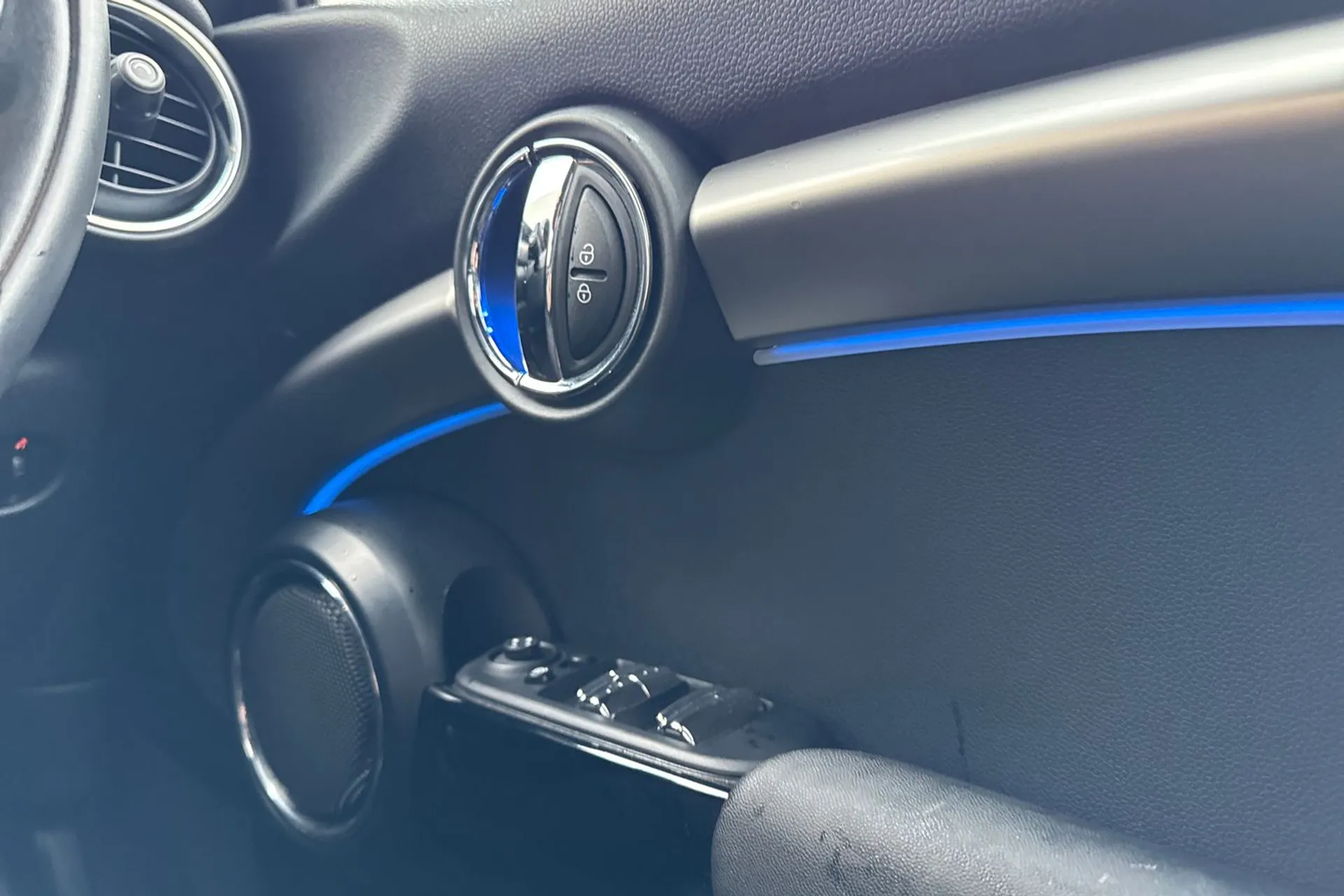 MINI CONVERTIBLE thumbnail image number 42