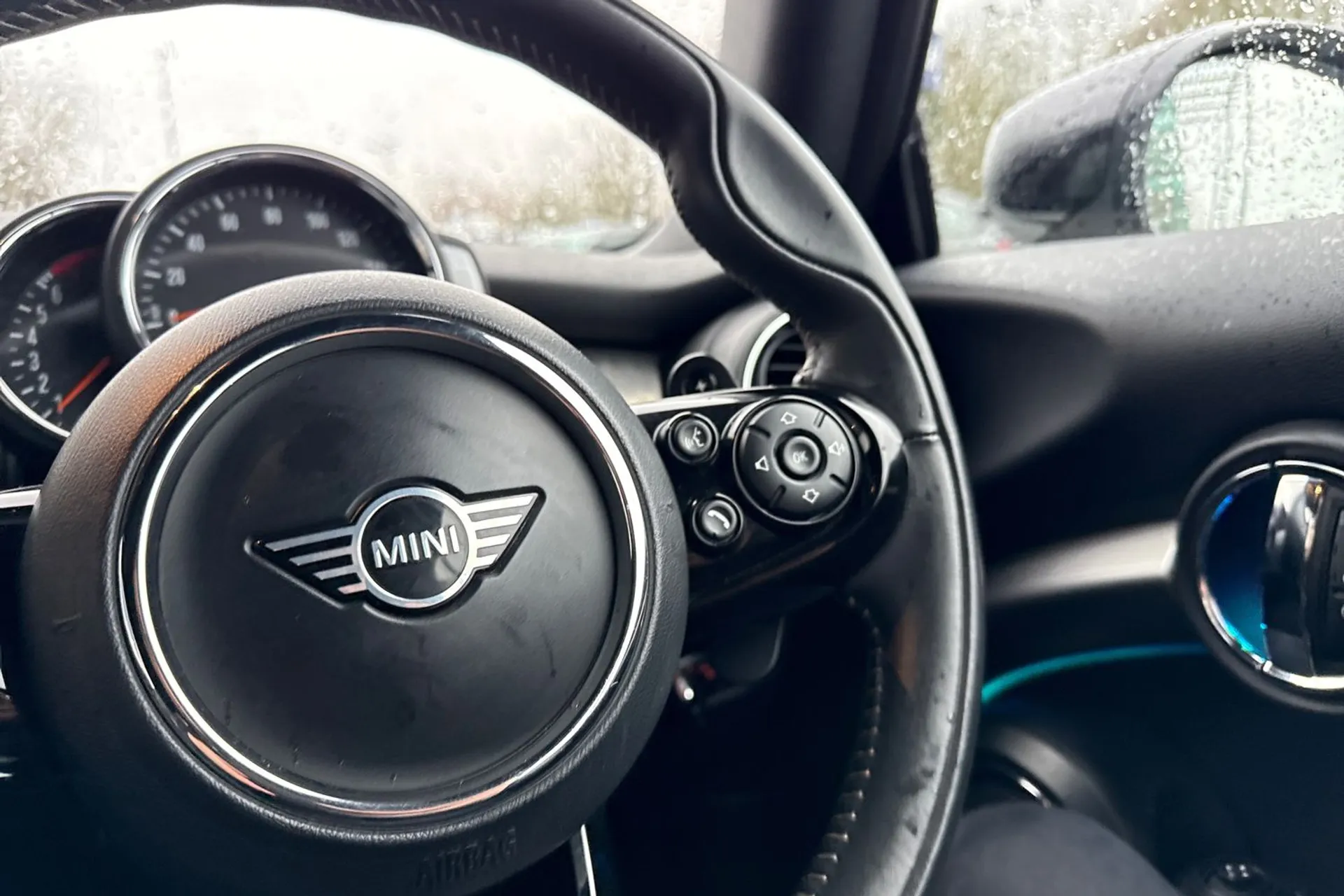 MINI CONVERTIBLE thumbnail image number 40