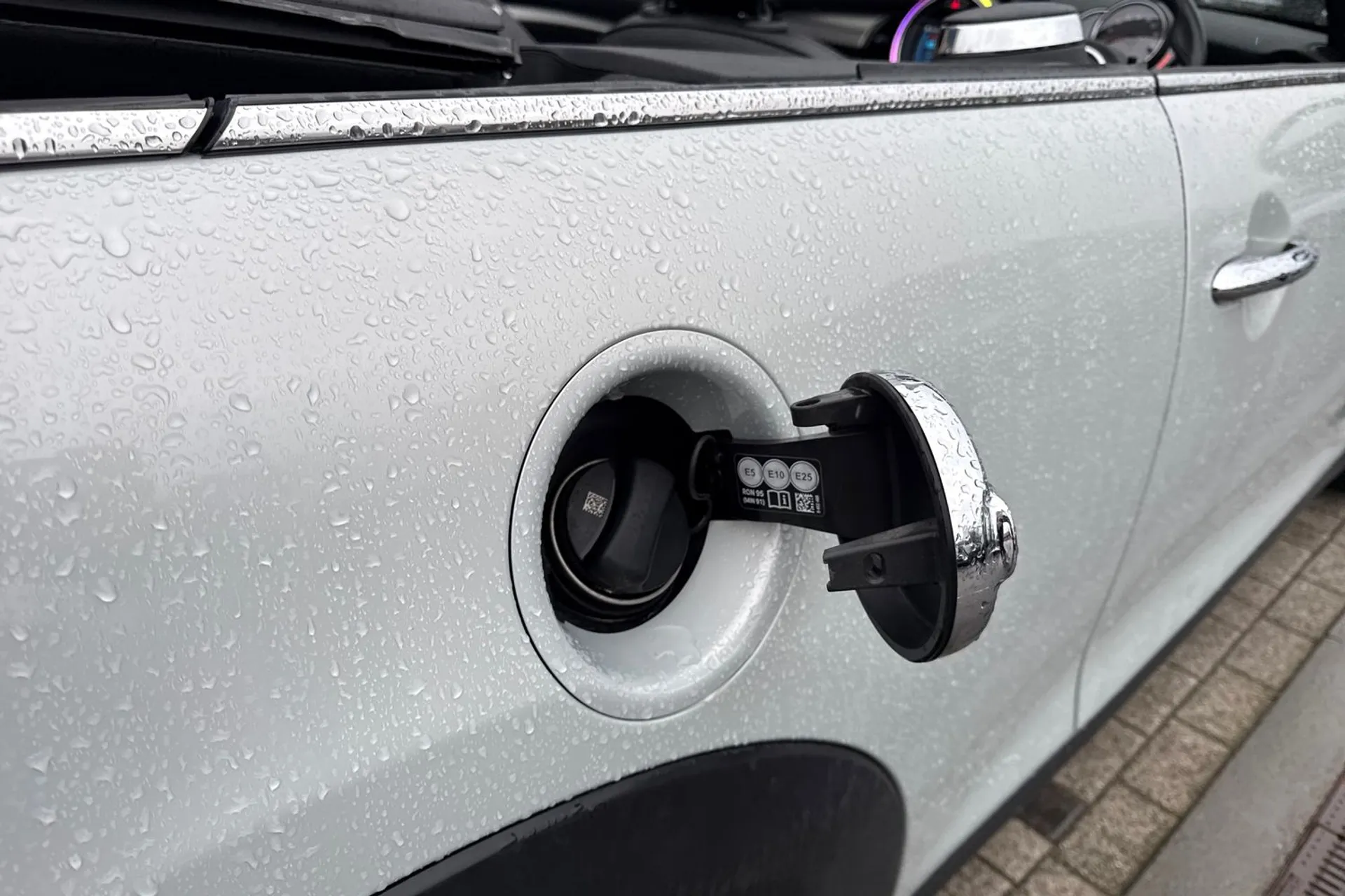 MINI CONVERTIBLE thumbnail image number 23