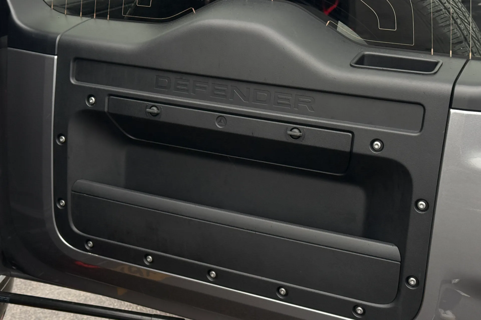 LAND ROVER DEFENDER thumbnail image number 25