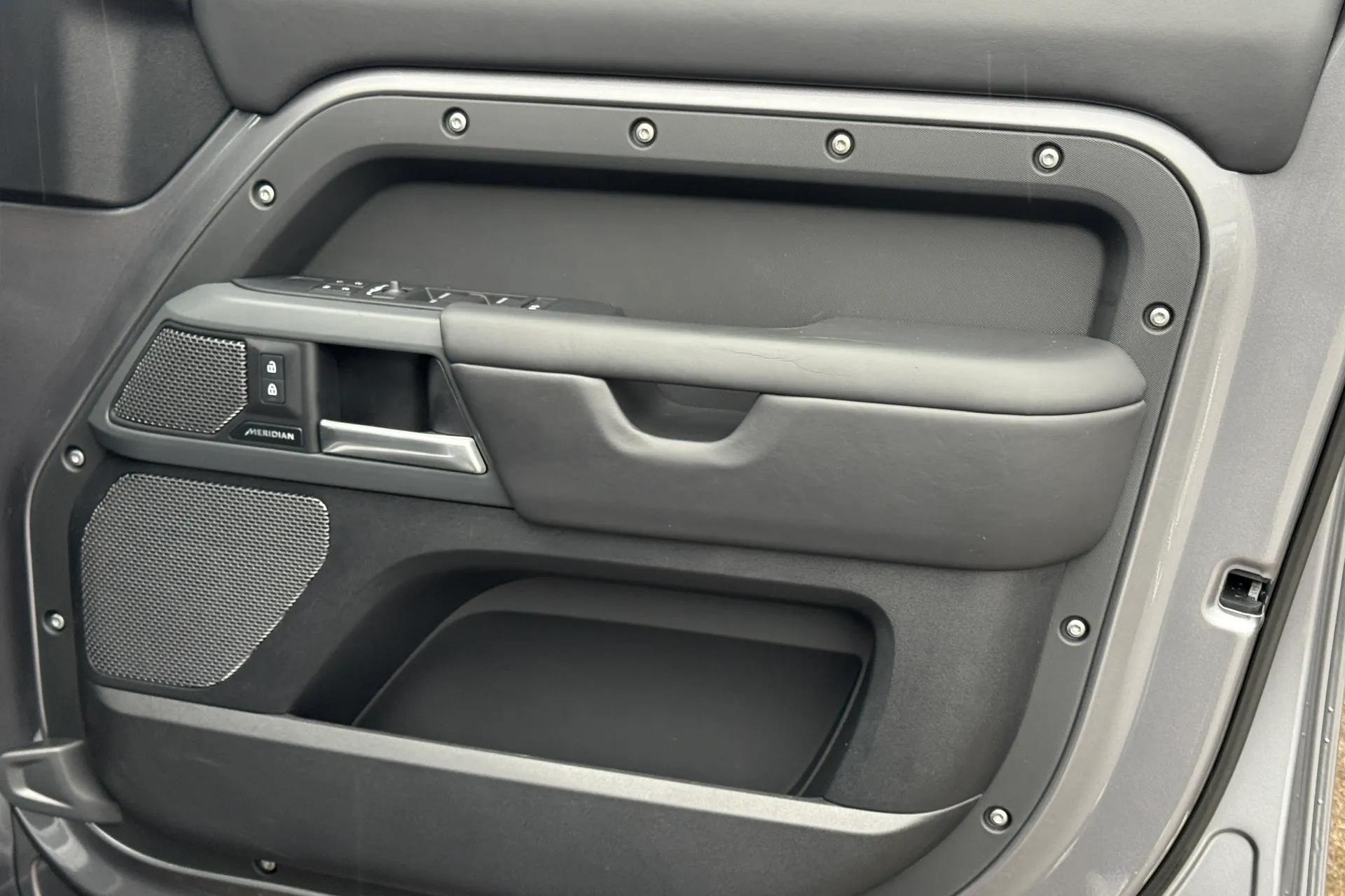 LAND ROVER DEFENDER thumbnail image number 42