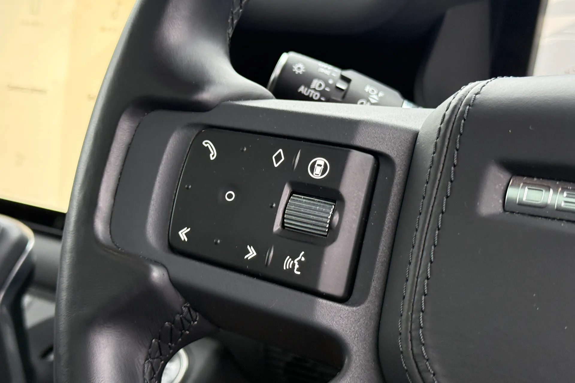 LAND ROVER DEFENDER thumbnail image number 39