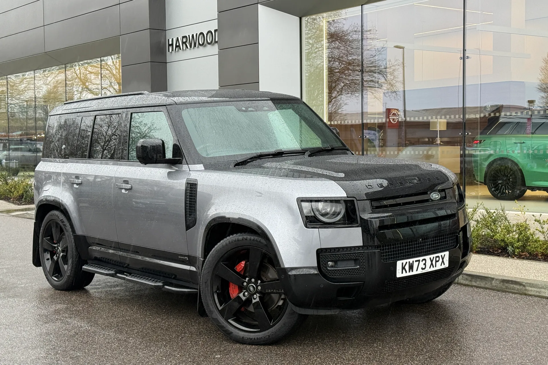 LAND ROVER DEFENDER focused image