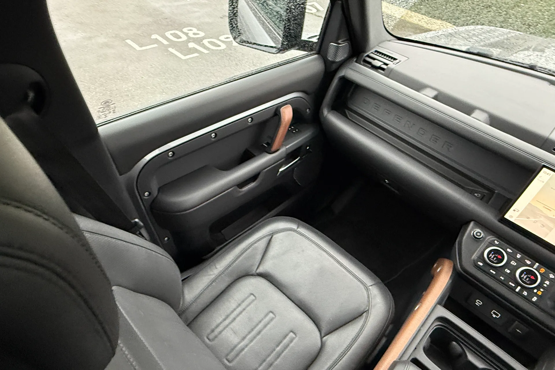 LAND ROVER DEFENDER thumbnail image number 15